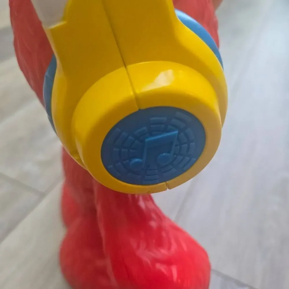 Sesame Street Let's Dance Elmo: 12-inch Elmo Toy Sings Sesame Street Toy for Kid